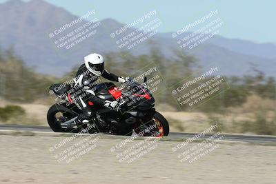 media/Dec-01-2025-Moto Forza (Mon) [[2daa91e15f]]/3-Beginner Group/Session 2 (Turn 7 Inside Pans)/